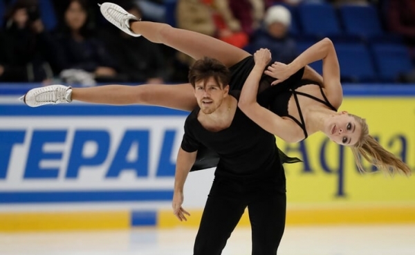 «Нас с детства критиковали: я – шпала, несуразная, у Вани отец якобы все купил». Степанова и Букин – сама страсть на льду