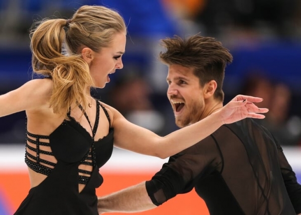 «Нас с детства критиковали: я – шпала, несуразная, у Вани отец якобы все купил». Степанова и Букин – сама страсть на льду