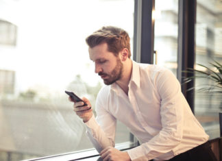 Эксперт рассказал об опасностях нового способа начисления зарплаты по мобильному