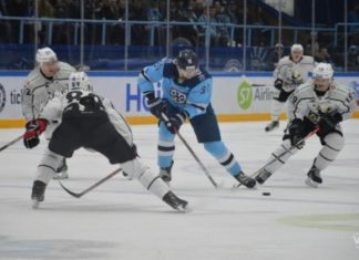 Хоккейная «Сибирь» разгромила «Трактор» и одержала шестую победу подряд