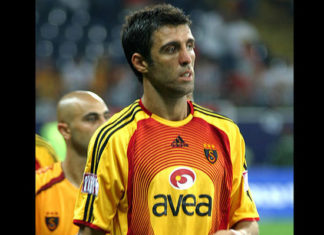 Легендарный турецкий футболист, оскорбивший Эрдогана, работает таксистом в США