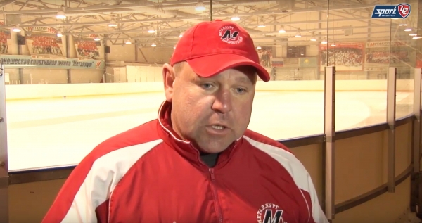 Тренера уволили за то, что он швырял детей на лед и бил клюшкой по голове. Но родители за него заступались