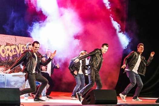 В "Звезде" покажут благотворительный мюзикл "Бриолин"