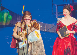 В театре Безрукова вручили премию «Золотой Мухин»