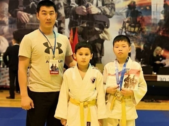 Калмыцкие юные дзюдоисты завоевали золотую и бронзовую медали