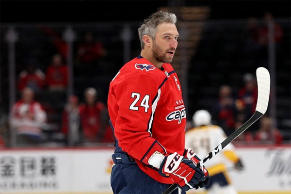 Овечкин вышел в свитере с 24-м номером в честь Брайанта. Они считали друг друга великими и виделись после матчей