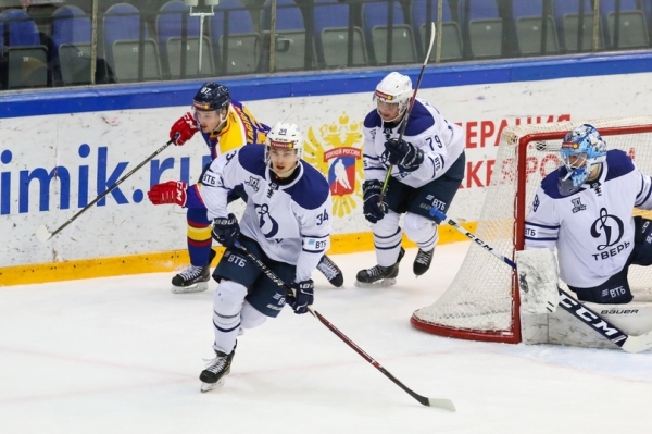 Тверская хоккейная команда не дала самоуверенном сопернику "пройтись по себе"