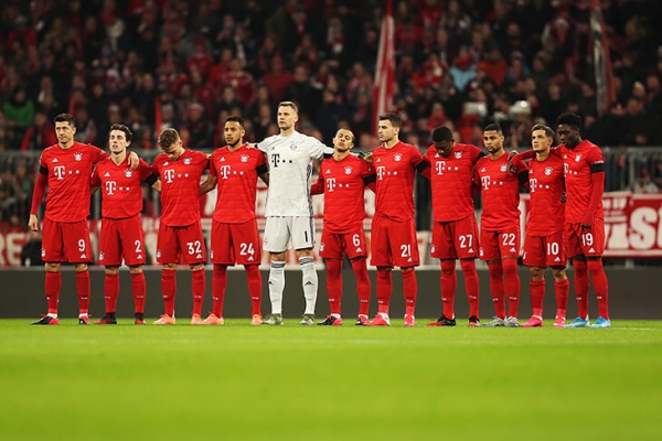 Стадионы Бундеслиги затихают в память о жертвах массового убийства в Ханау