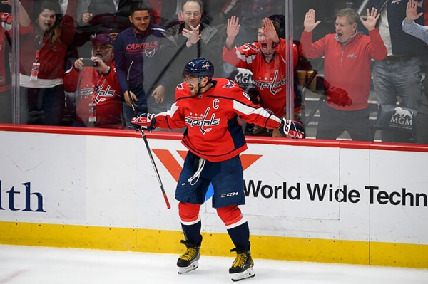 У Овечкина хет-трик за 4 минуты. Да как он это делает? ?