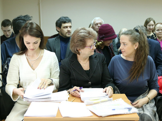 "Несогласные" артисты МХАТа снова пришли в суд