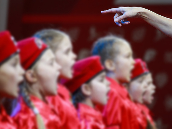 Учитель обматерил школьника за спор с единороссом и получил штраф