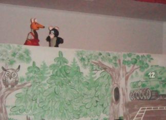 Омские заключенные показали кукольный спектакль про зайца