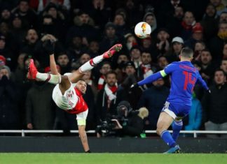 Пытка Обамеянга в овертайме: забил через себя и мог сделать дубль после ответного гола «Олимпиакоса», но промазал с линии вратарской