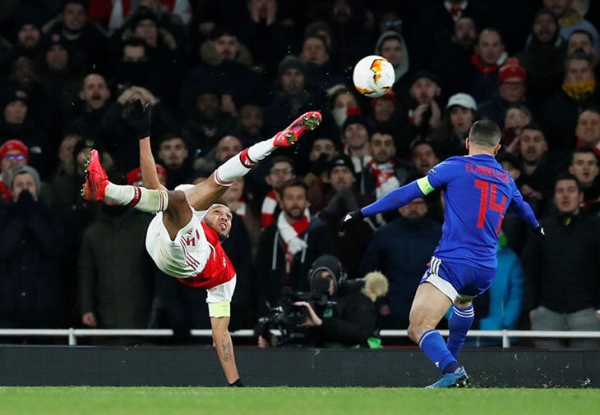 Пытка Обамеянга в овертайме: забил через себя и мог сделать дубль после ответного гола &laquo;Олимпиакоса&raquo;, но промазал с линии вратарской