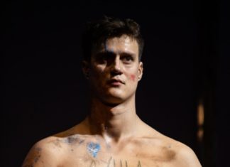 В Театре Наций поставили скандальную пьесу о половом созревании