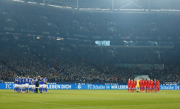 Стадионы Бундеслиги затихают в память о жертвах массового убийства в Ханау