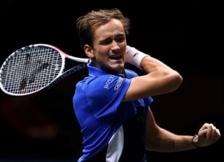 Медведев провалился в Роттердаме: сразу проиграл канадцу, который по ходу матчей пьет кленовый сироп