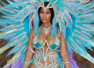 Ники Минаж показала «голый» карнавальный наряд