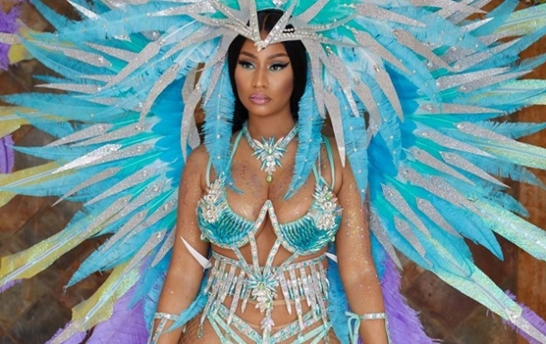Ники Минаж показала "голый" карнавальный наряд