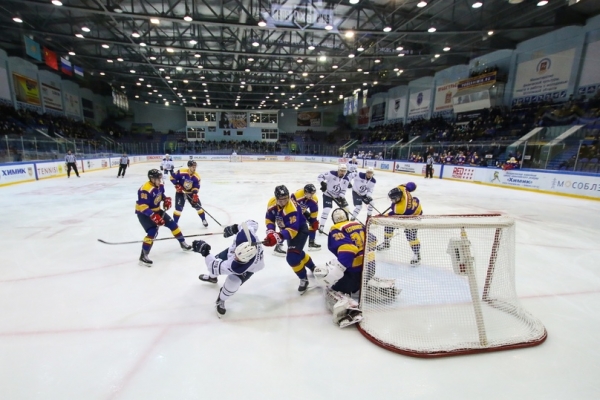 Тверская хоккейная команда не дала самоуверенном сопернику "пройтись по себе"