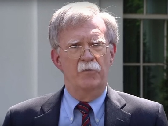 Болтон подверг критике Трампа за "недостаточно жёсткий" курс по Ирану