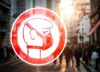 Сбежавшая из карантина петербурженка бросила детей у бабушки