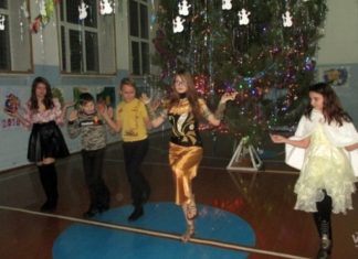 Танец египетской богини исполнили сузунские школьники