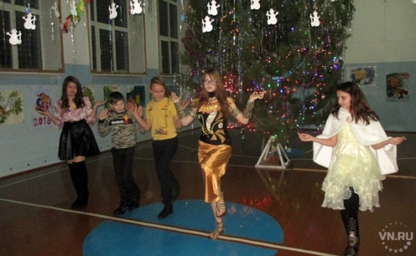 Танец египетской богини исполнили сузунские школьники