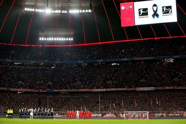 Стадионы Бундеслиги затихают в память о жертвах массового убийства в Ханау