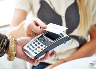 Едете за границу: как оплачивать покупки?