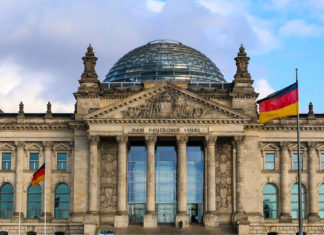 В парламенте Германии предостерегли правительство от оскорбления жителей России