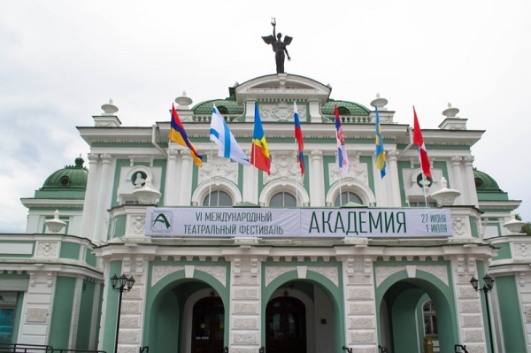 Вслед за кинотеатрами в Омске закрывают все учреждения культуры