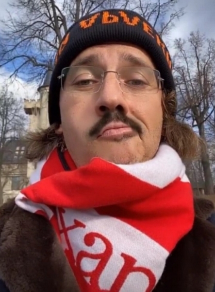 Галкин на карантине по коронавирусу отрастил усы