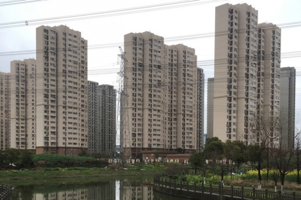 Русский в Китае: «Еду суют через забор, выход по талонам»