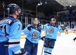 «Сибирь» обыграла «Автомобилист» в первом матче плей-офф КХЛ