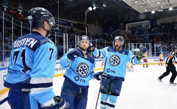 &laquo;Сибирь&raquo; обыграла &laquo;Автомобилист&raquo; в первом матче плей-офф КХЛ