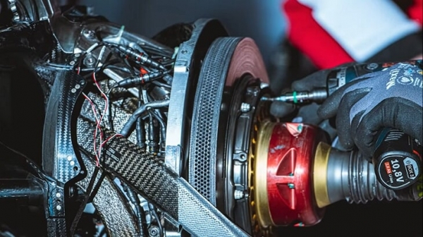 Новый виток шпионажа в &laquo;Ф-1&raquo;: &laquo;Феррари&raquo; тотально параноит, &laquo;Мерседесу&raquo; на все плевать. Рассказ русского фотографа-очевидца