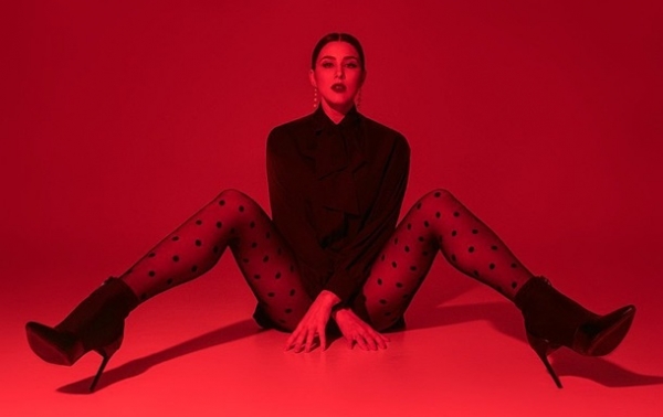 MARUV застряла в России и обругала консульство