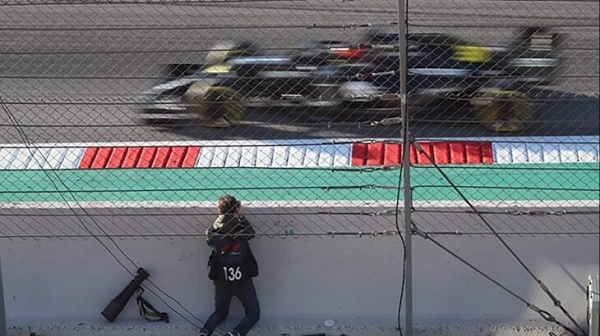 Новый виток шпионажа в &laquo;Ф-1&raquo;: &laquo;Феррари&raquo; тотально параноит, &laquo;Мерседесу&raquo; на все плевать. Рассказ русского фотографа-очевидца