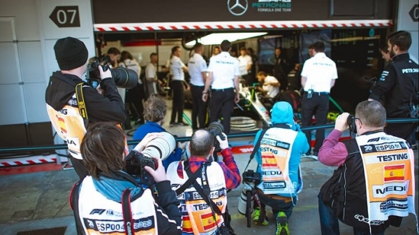 Новый виток шпионажа в &laquo;Ф-1&raquo;: &laquo;Феррари&raquo; тотально параноит, &laquo;Мерседесу&raquo; на все плевать. Рассказ русского фотографа-очевидца