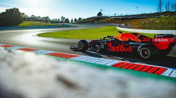 Новый виток шпионажа в &laquo;Ф-1&raquo;: &laquo;Феррари&raquo; тотально параноит, &laquo;Мерседесу&raquo; на все плевать. Рассказ русского фотографа-очевидца