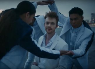 Брат Билли Айлиш станцевал на крыше в новом клипе