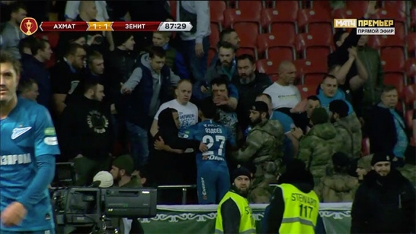 В Грозном полыхнуло из-за голых торсов: болельщики &laquo;Ахмата&raquo; побежали на фанов &laquo;Зенита&raquo;, было страшно