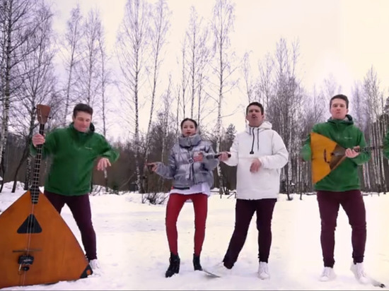 &laquo;Коронавирус, адьес&raquo;: балалаечник из Перми перепел песню Little Big