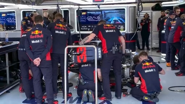 Новый виток шпионажа в &laquo;Ф-1&raquo;: &laquo;Феррари&raquo; тотально параноит, &laquo;Мерседесу&raquo; на все плевать. Рассказ русского фотографа-очевидца