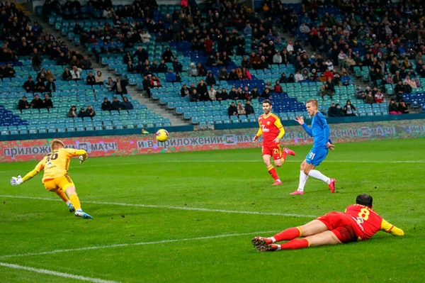 Новая жизнь Кокорина в Сочи: играет сам по себе, радуется теплу и мечтает, чтобы дома все были здоровы