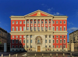 Свыше 10 тысяч москвичей обратились за регистрацией в качестве безработных