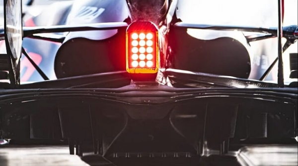 Новый виток шпионажа в &laquo;Ф-1&raquo;: &laquo;Феррари&raquo; тотально параноит, &laquo;Мерседесу&raquo; на все плевать. Рассказ русского фотографа-очевидца