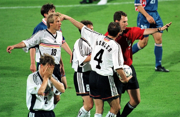 Хельмут Гросс совершил главную тактическую революцию в немецком футболе (убрал либеро!). До этого он проектировал мосты