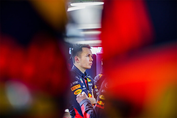 Новый виток шпионажа в &laquo;Ф-1&raquo;: &laquo;Феррари&raquo; тотально параноит, &laquo;Мерседесу&raquo; на все плевать. Рассказ русского фотографа-очевидца